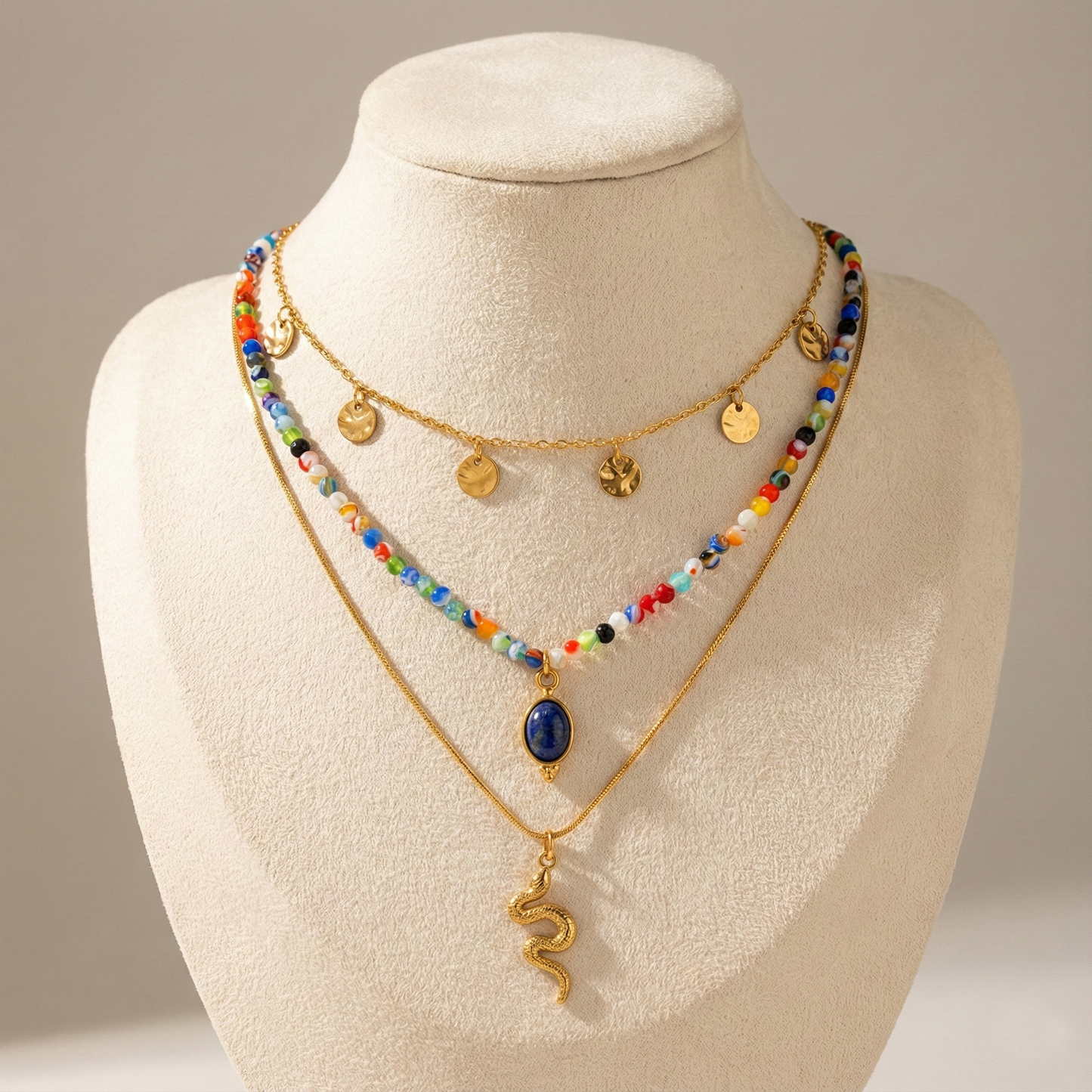 COLLAR SNAKE LOOKING FOR STONE