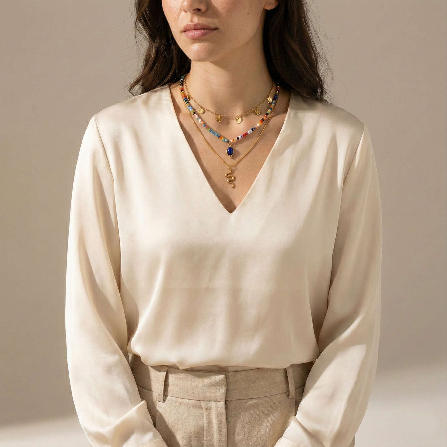 COLLAR SNAKE LOOKING FOR STONE