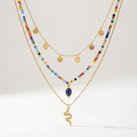 COLLAR SNAKE LOOKING FOR STONE