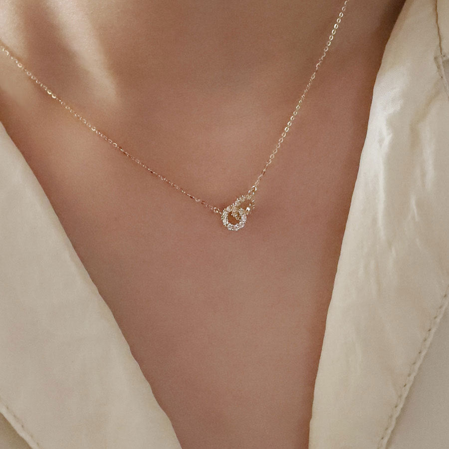 COLLAR ENLAZADO