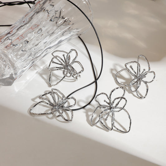 COLLAR & PENDIENTES FLOWER THREAD